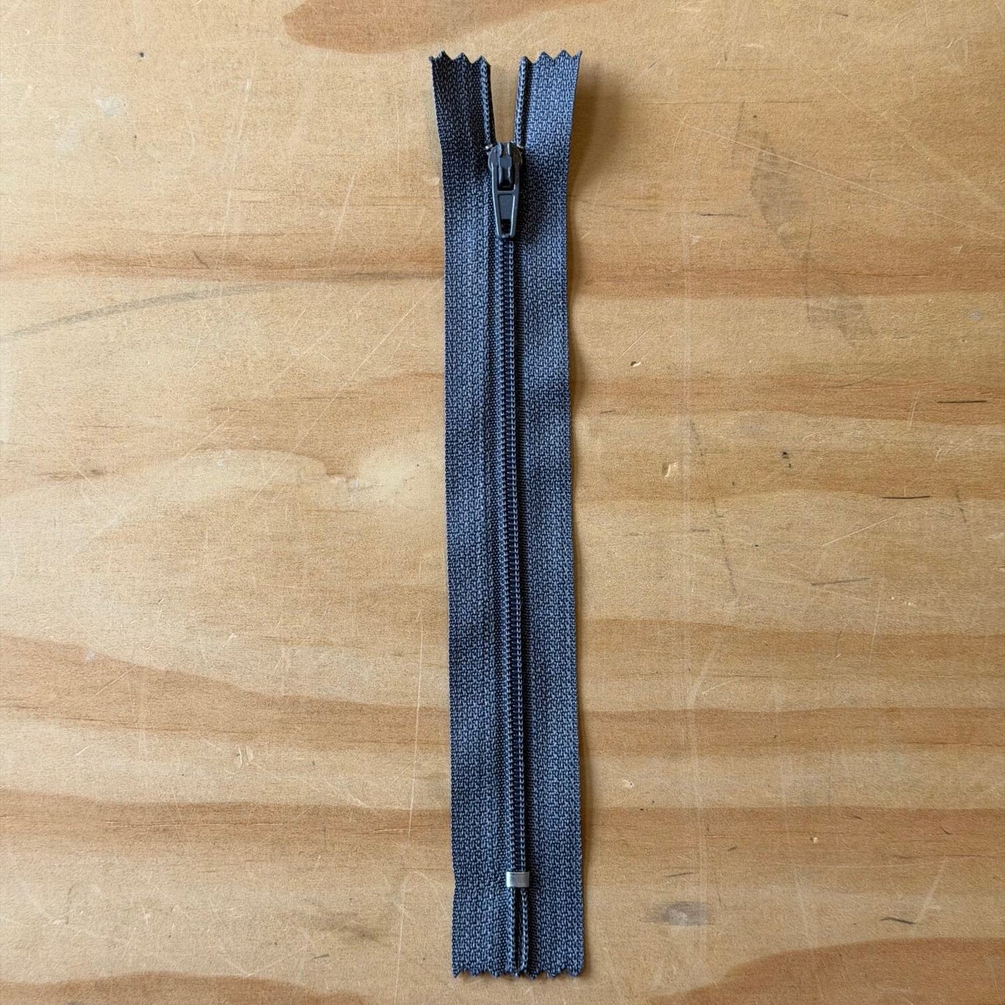 15cm dress zip in grey