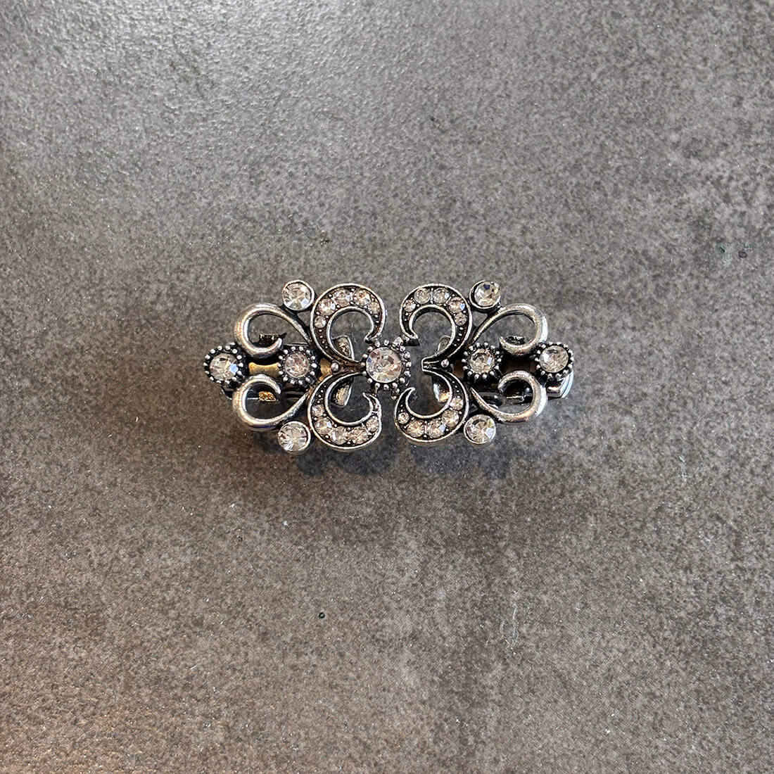 silver clothing cinch styling tool